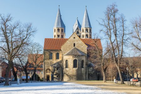 Halberstadt im Winter am Domplatz