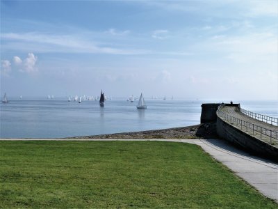 Segelboote auf dem Jadebusen