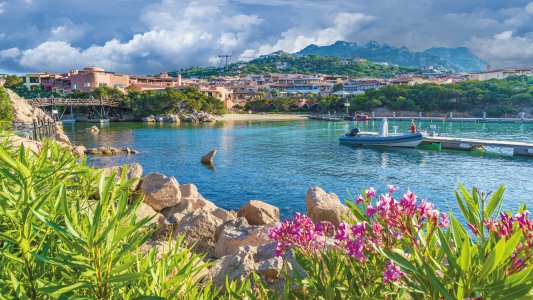 Blick auf Hafen und Stadt Porto Cervo