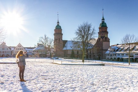 Die Stadtkirche im Winter