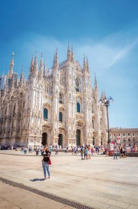 vor dem Mailänder Dom