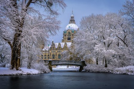 Neues Rathaus von Hannover bei Schnee