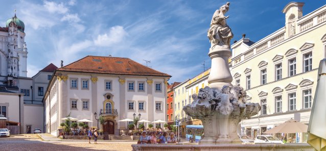 Wittelsbacherbrunnen am Residenzplatz in Passau