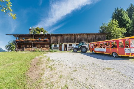 Die beliebte Traktorfahrt zum Gruberhof in Söll