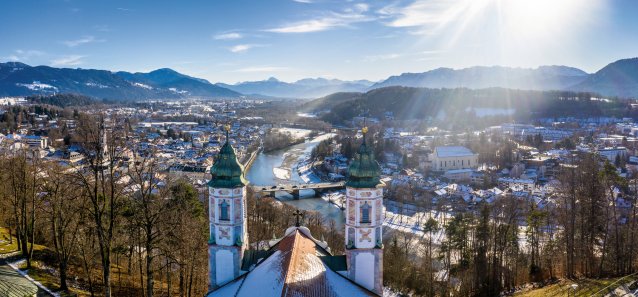 Blick auf das winterliche Bad Tölz