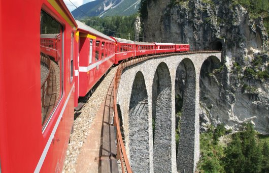 Bernina Express © fotoember-fotolia.com