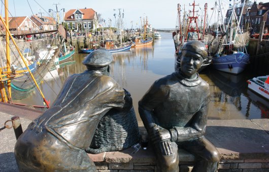 Statuen im Hafen von Neuharlingersiel © TMN-Untergassmair, Markus